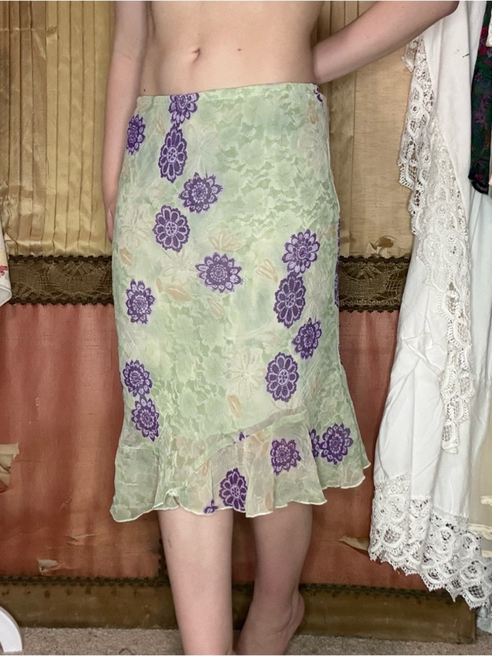 Vintage 90’s Clio Light Green Midi Skirt with Purple Floral Appliqués - Picture 7 of 9